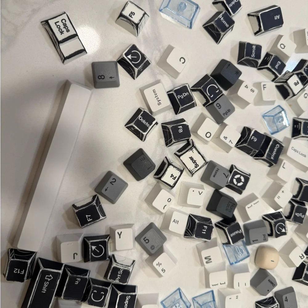 Source Unknown Mixed Color Keyboard Keycaps - Picture 6 of 8